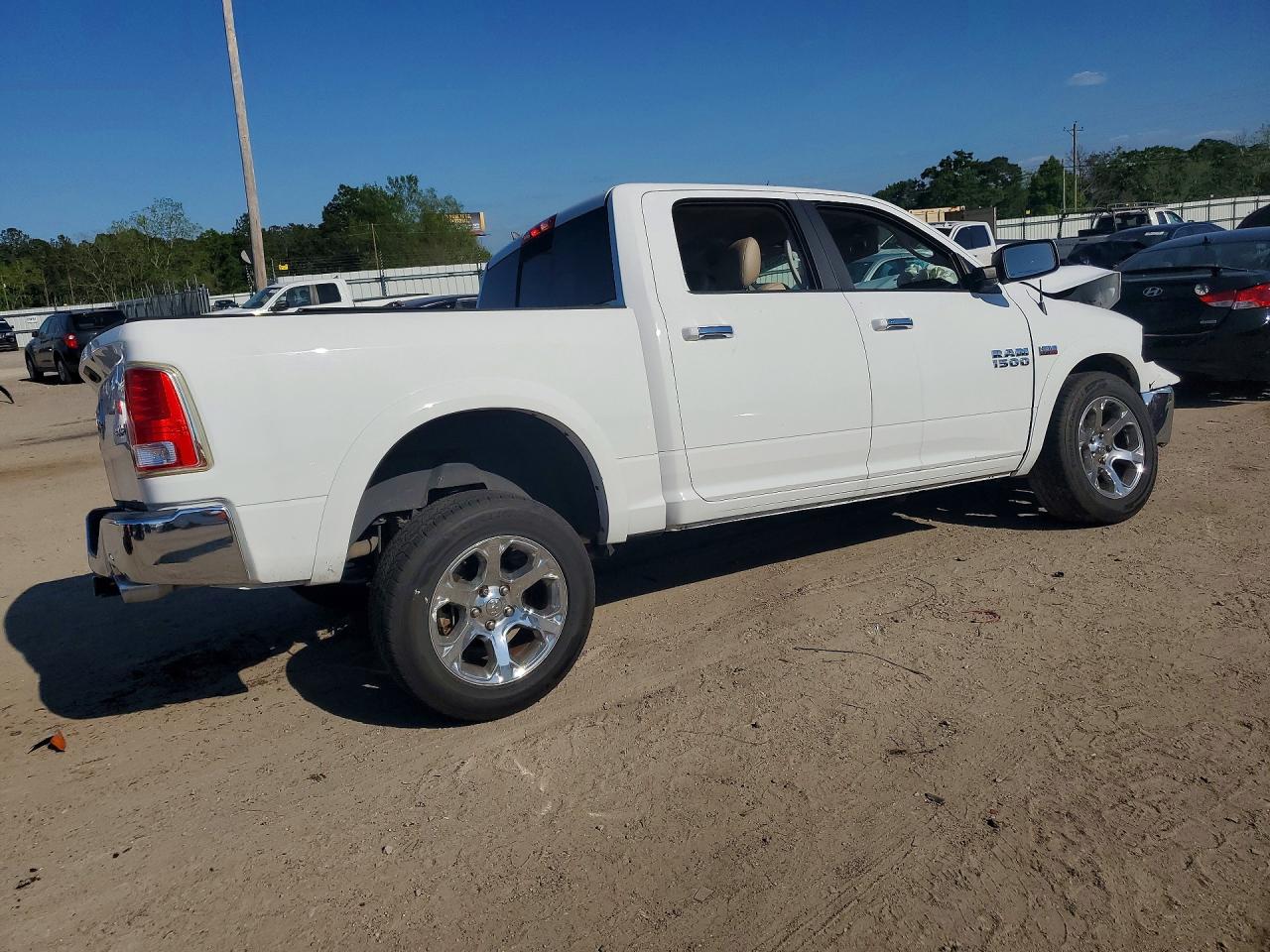 2016 RAM 1500 LARAMIE photo 5