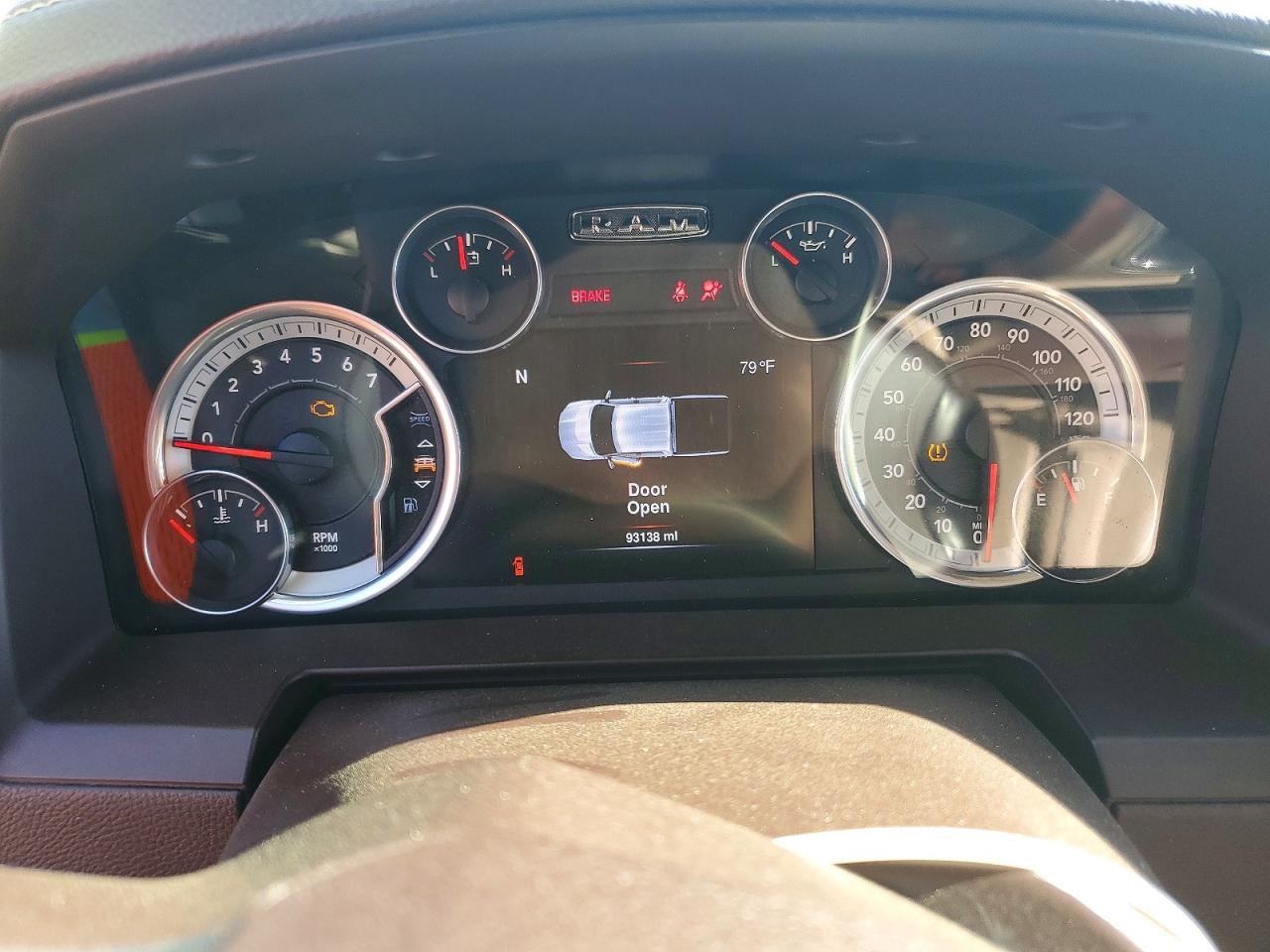 2016 RAM 1500 LARAMIE photo 17