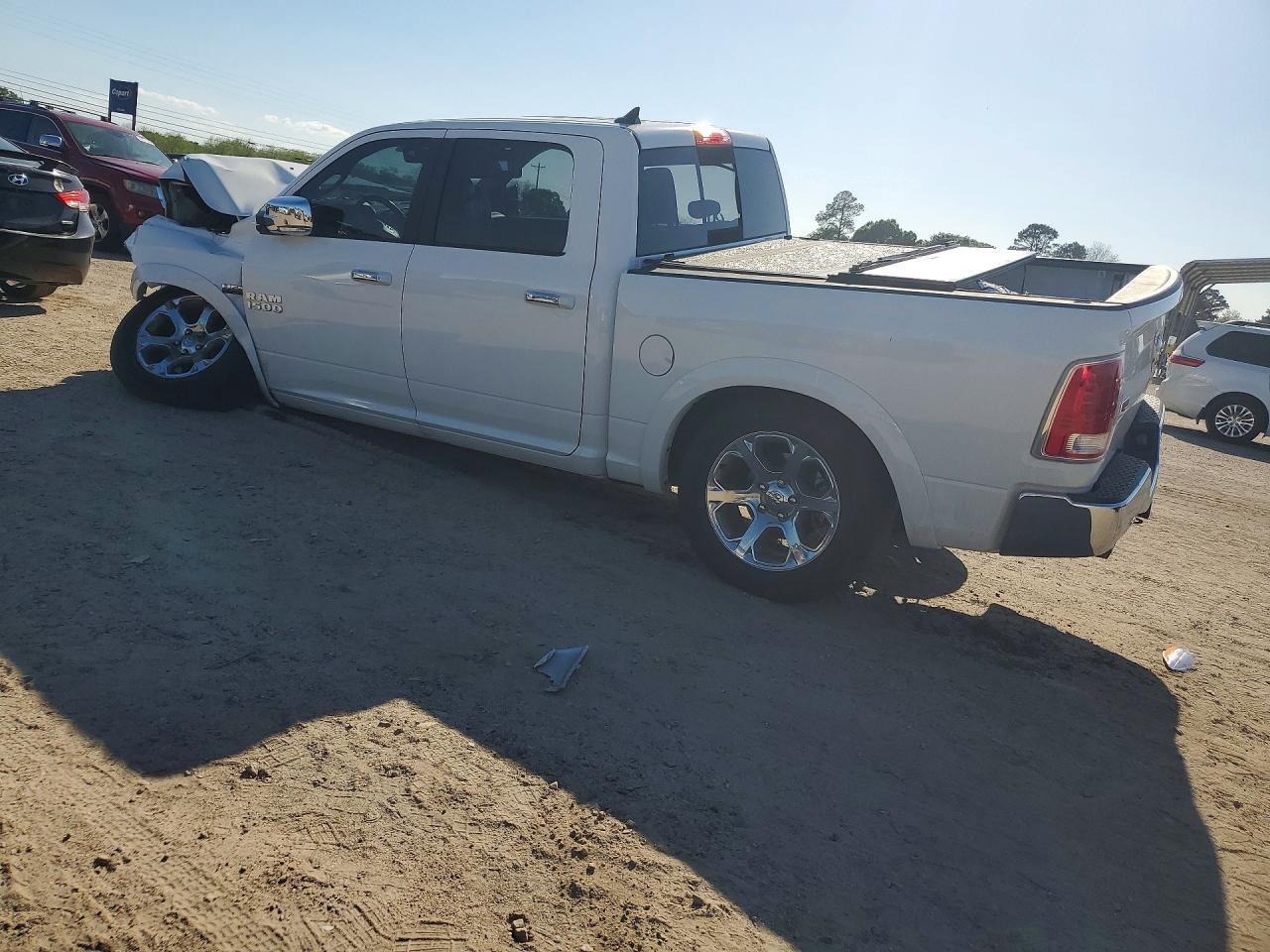 2016 RAM 1500 LARAMIE photo 3