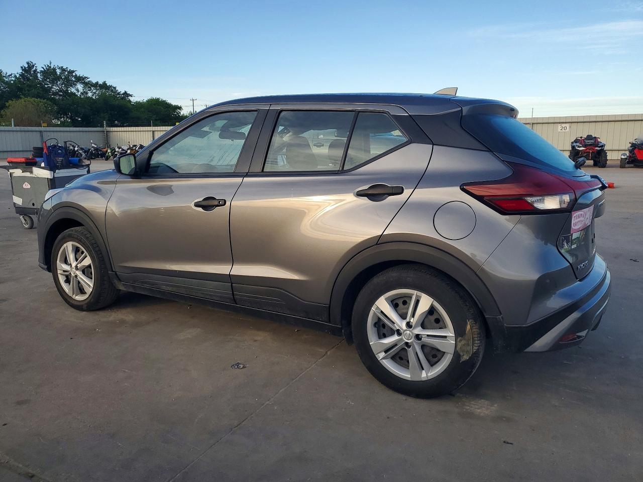 2021 NISSAN KICKS S photo 3