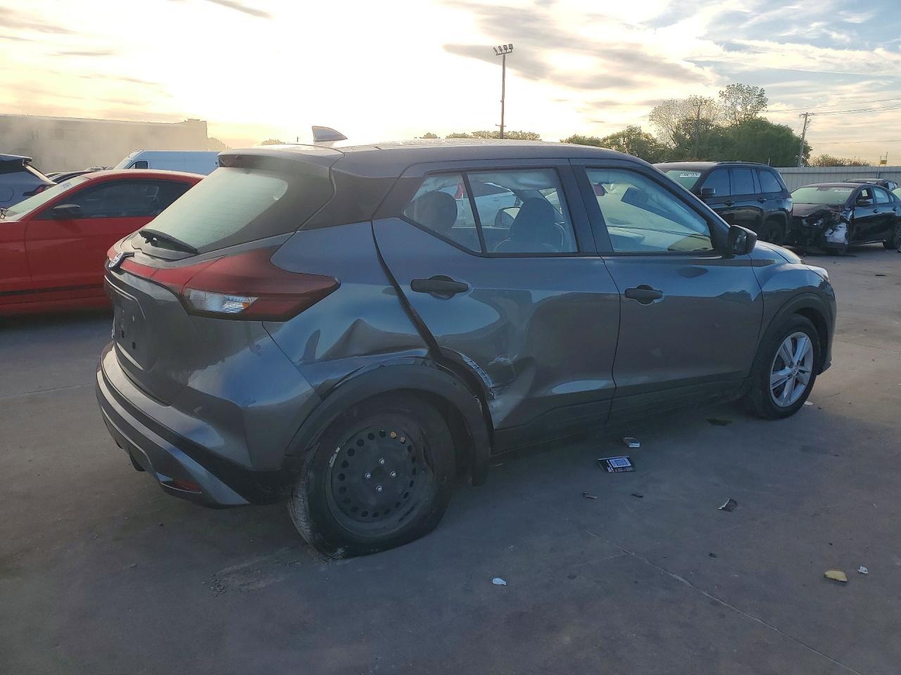 2021 NISSAN KICKS S photo 5