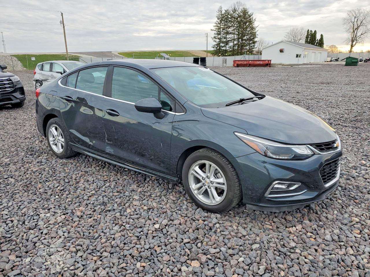 2017 CHEVROLET CRUZE LT photo 4