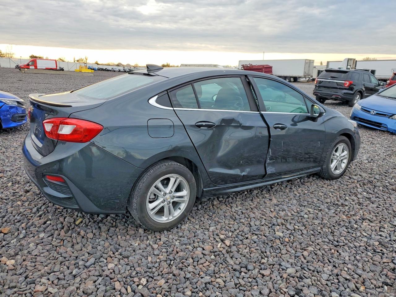 2017 CHEVROLET CRUZE LT photo 3
