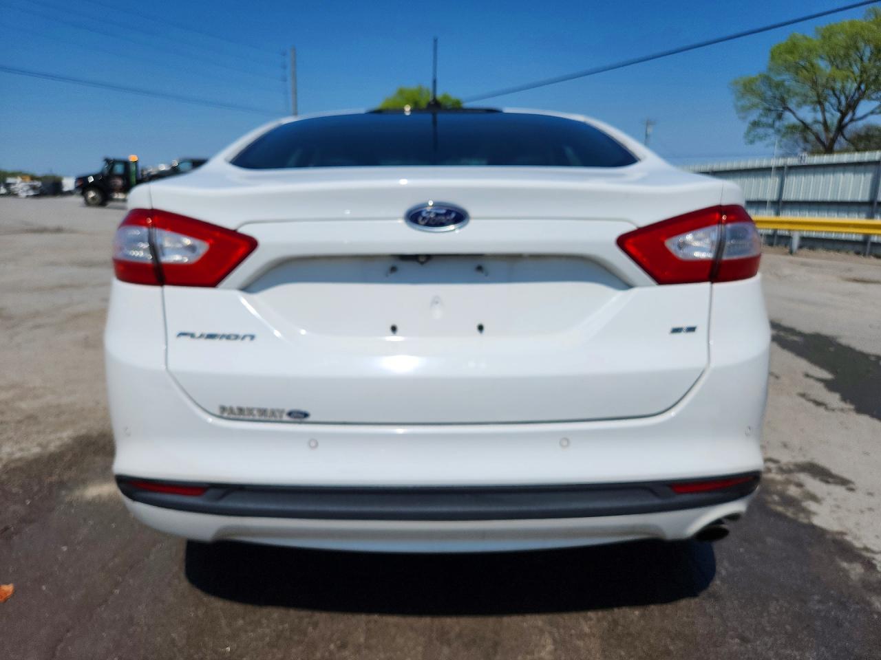 2015 FORD FUSION SE photo 11