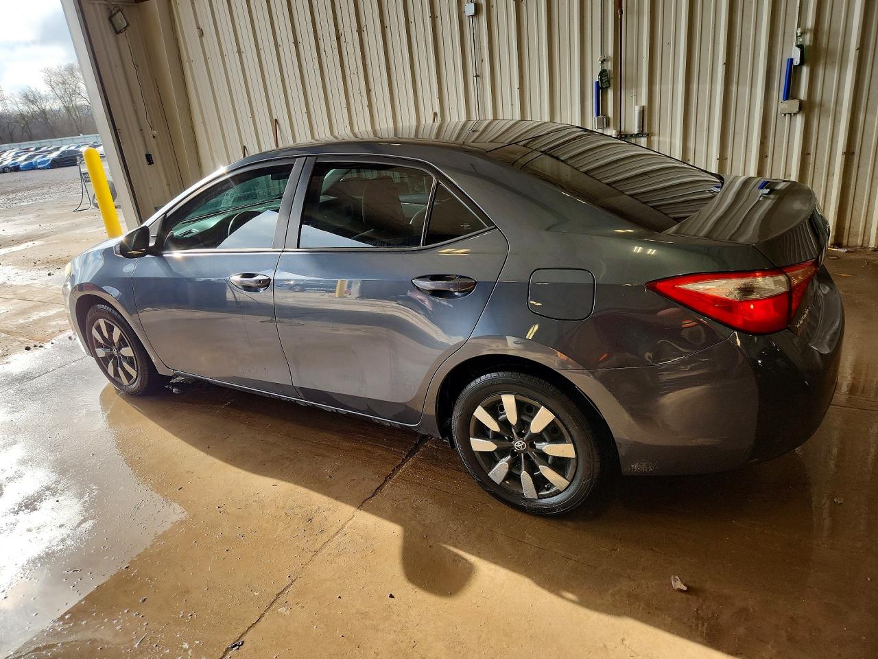 2015 TOYOTA COROLLA LE photo 4
