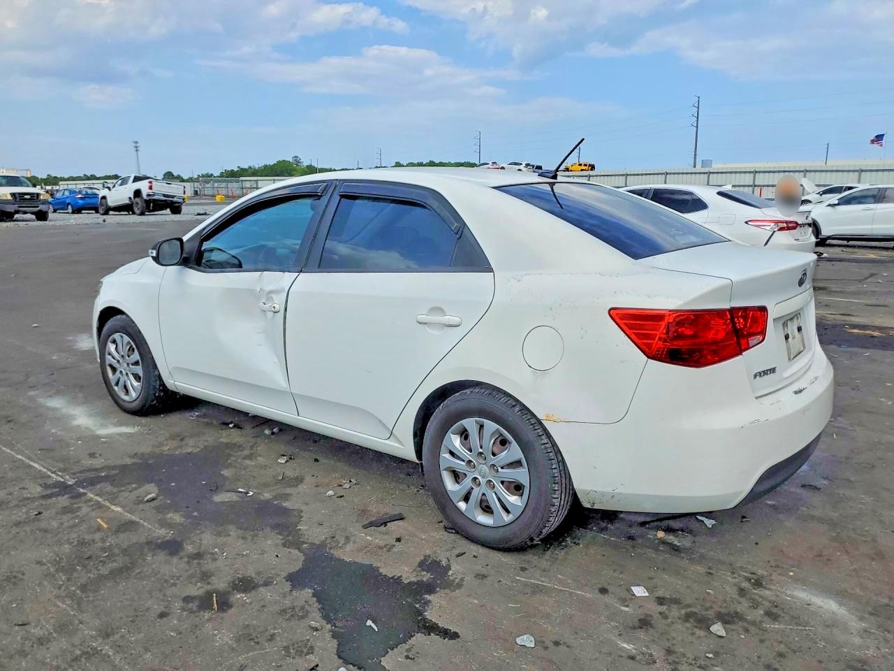 2010 KIA FORTE EX photo 4