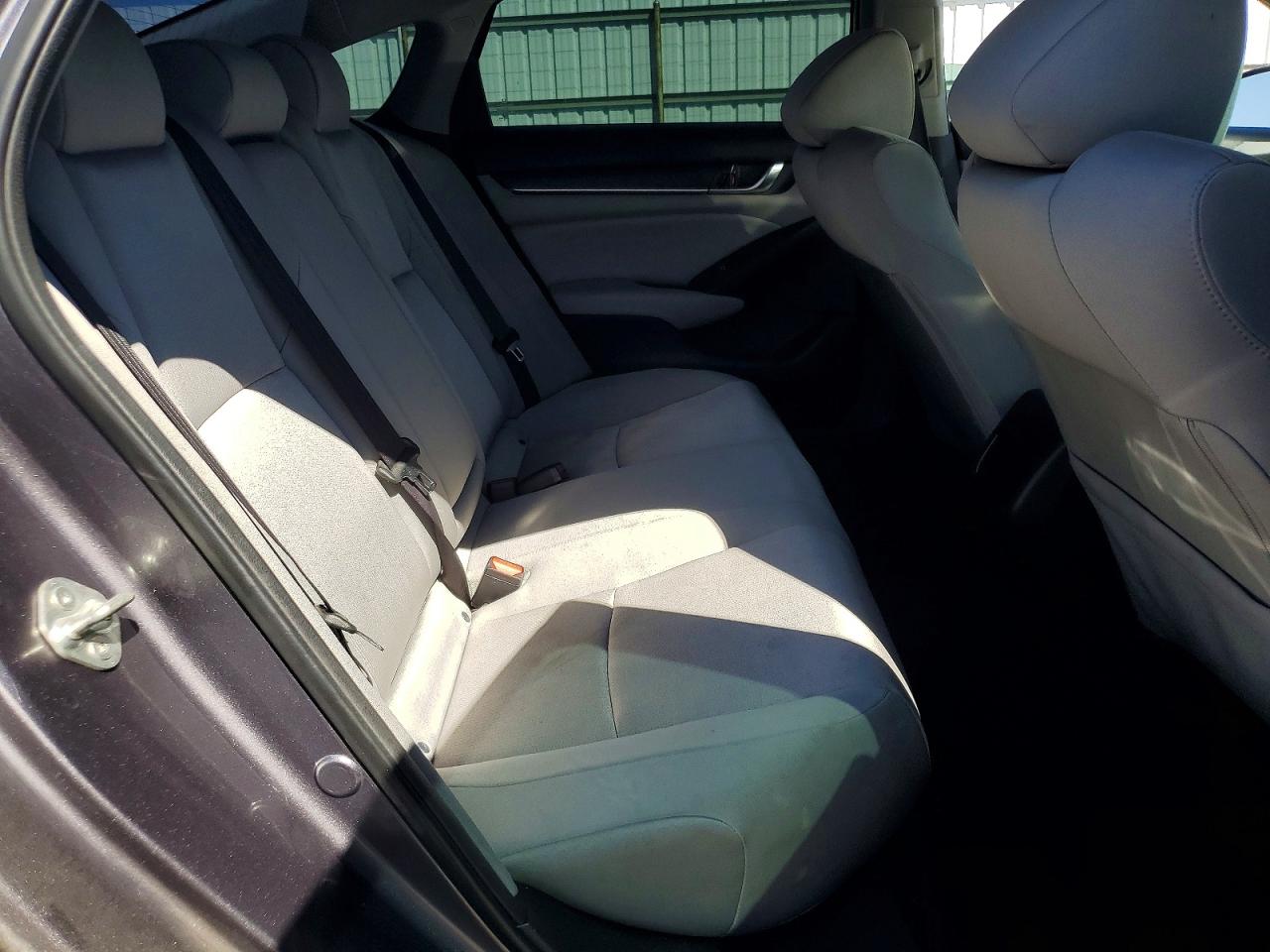 2018 HONDA ACCORD LX photo 19