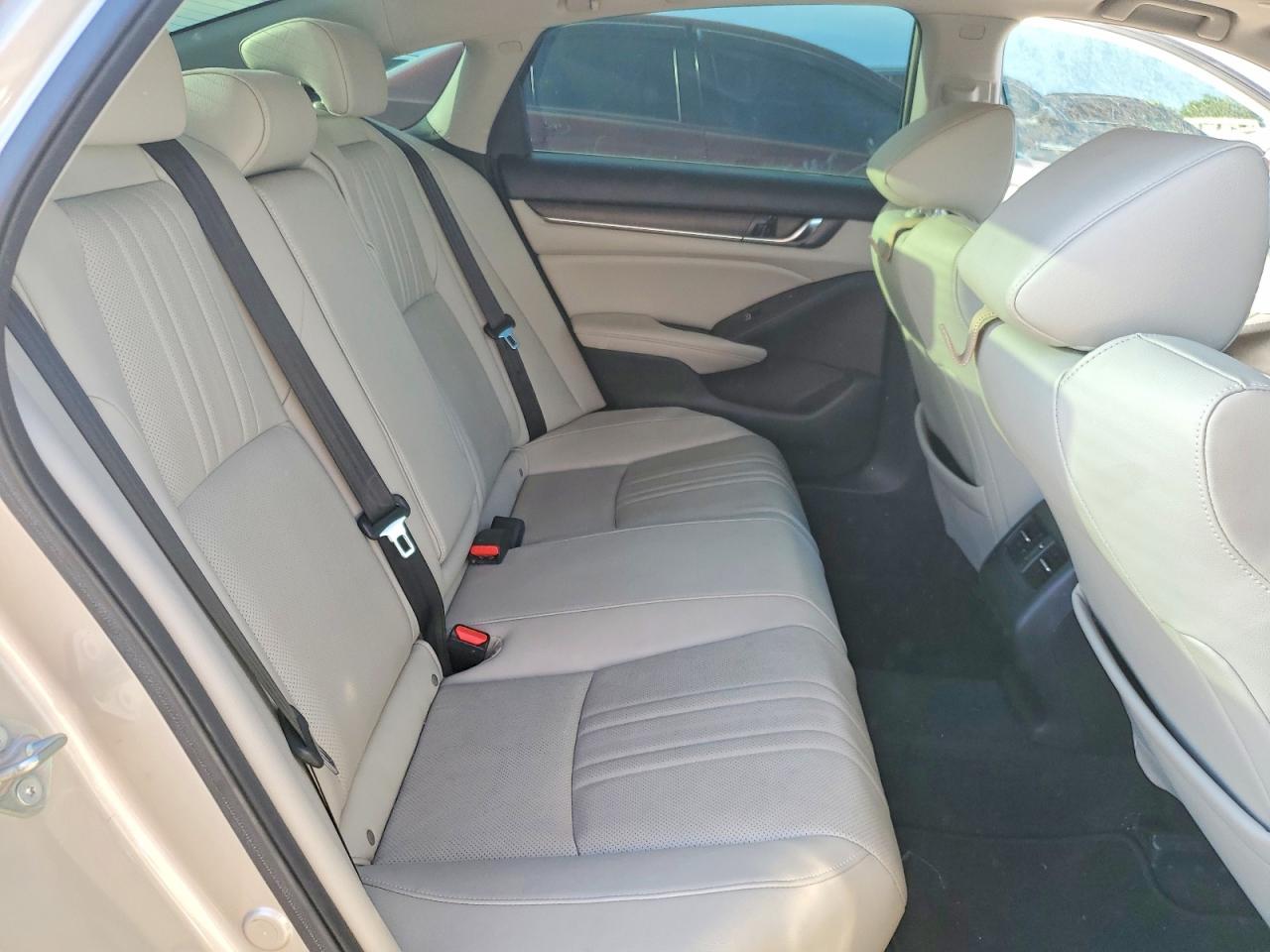 2020 HONDA ACCORD TOURING HYBRID photo 10