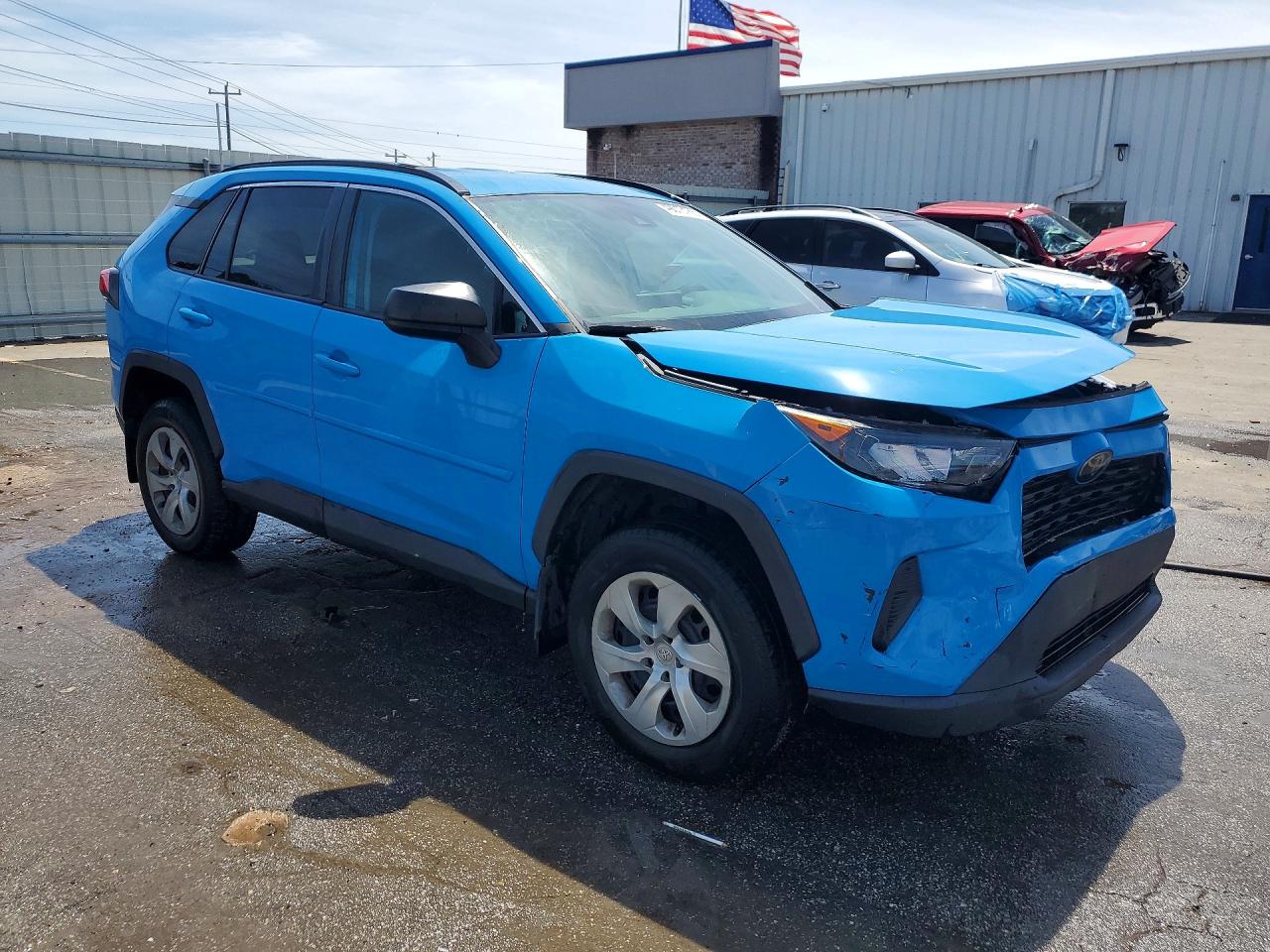 2019 TOYOTA RAV4 LE photo 4