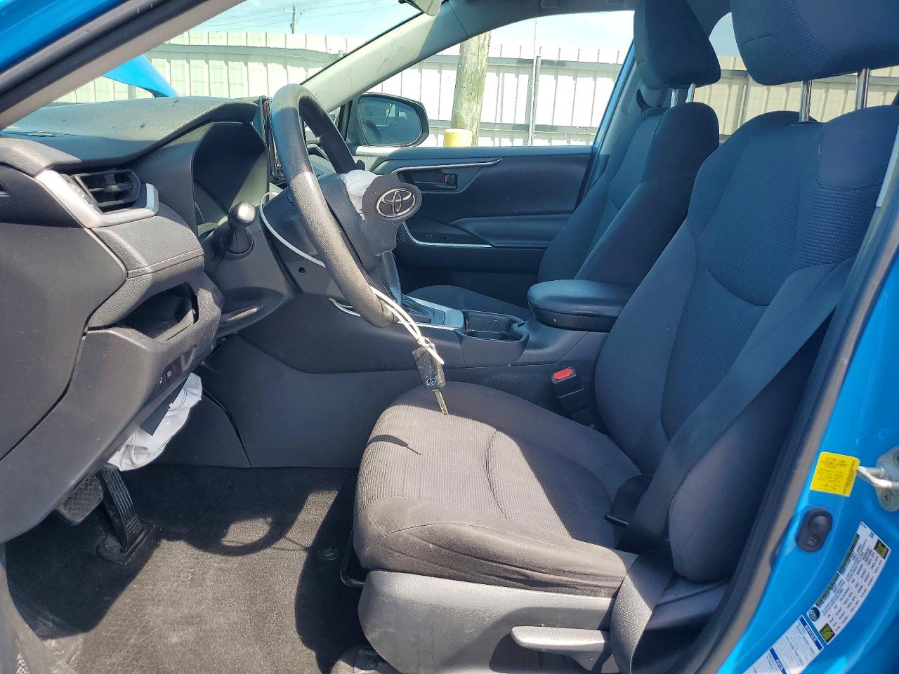 2019 TOYOTA RAV4 LE photo 7