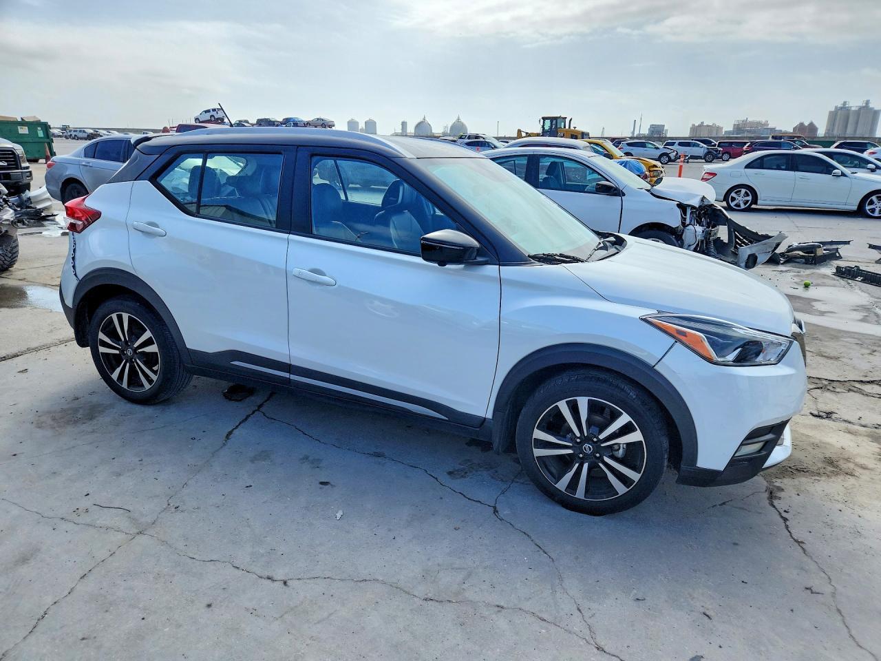 2020 NISSAN KICKS SR photo 7