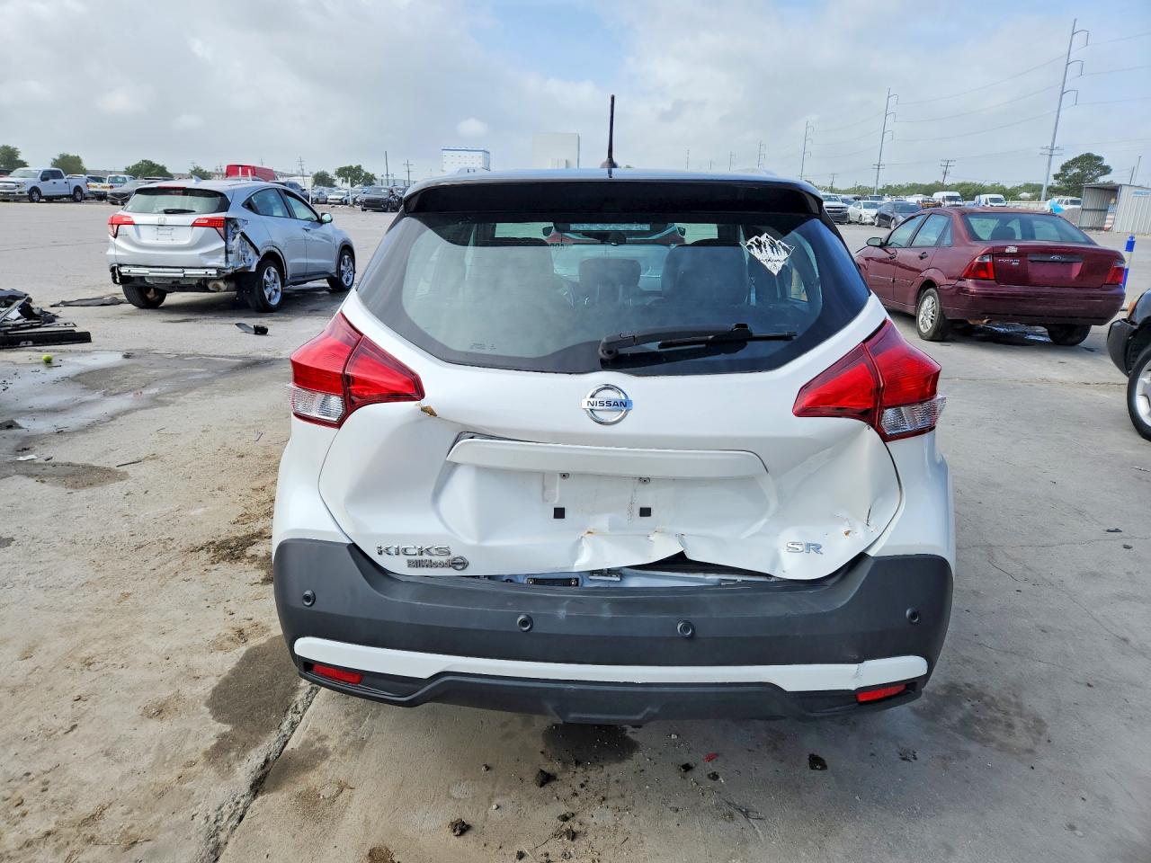 2020 NISSAN KICKS SR photo 11