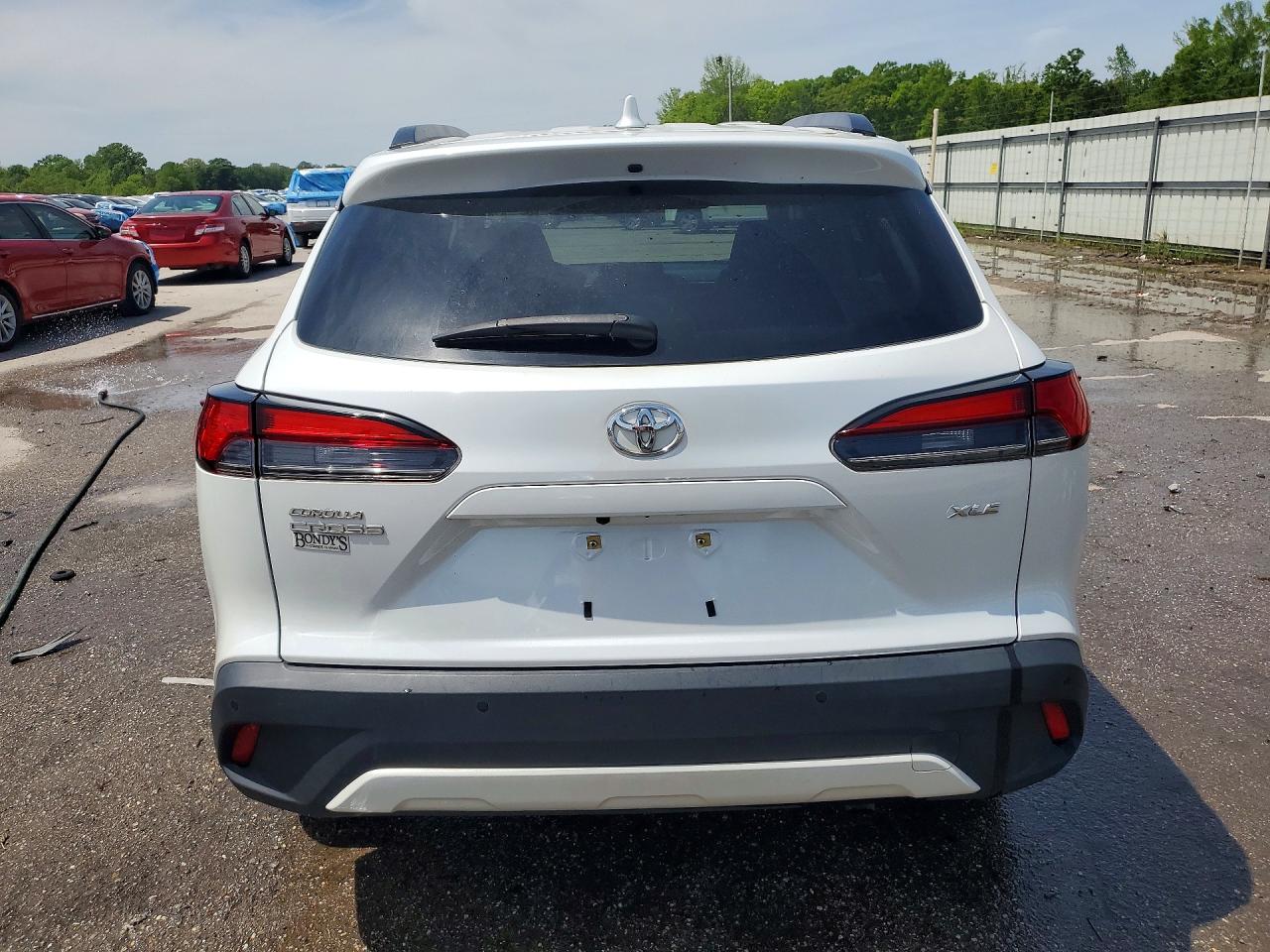2022 TOYOTA COROLLA CROSS XLE photo 11