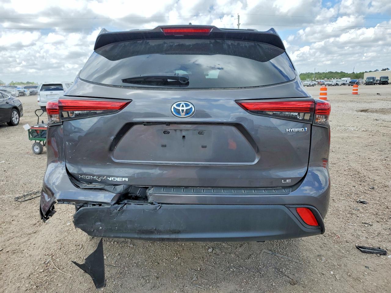 2023 TOYOTA HIGHLANDER HYBRID LE photo 6