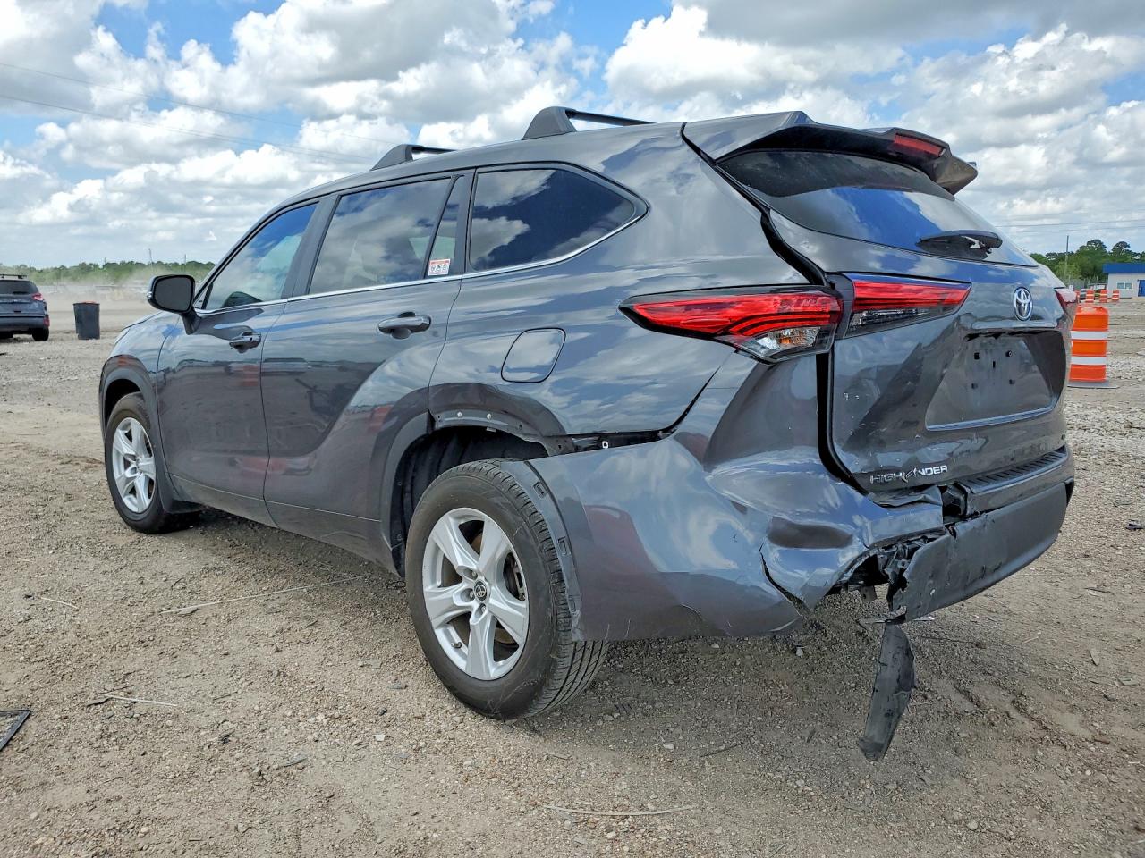2023 TOYOTA HIGHLANDER HYBRID LE photo 2