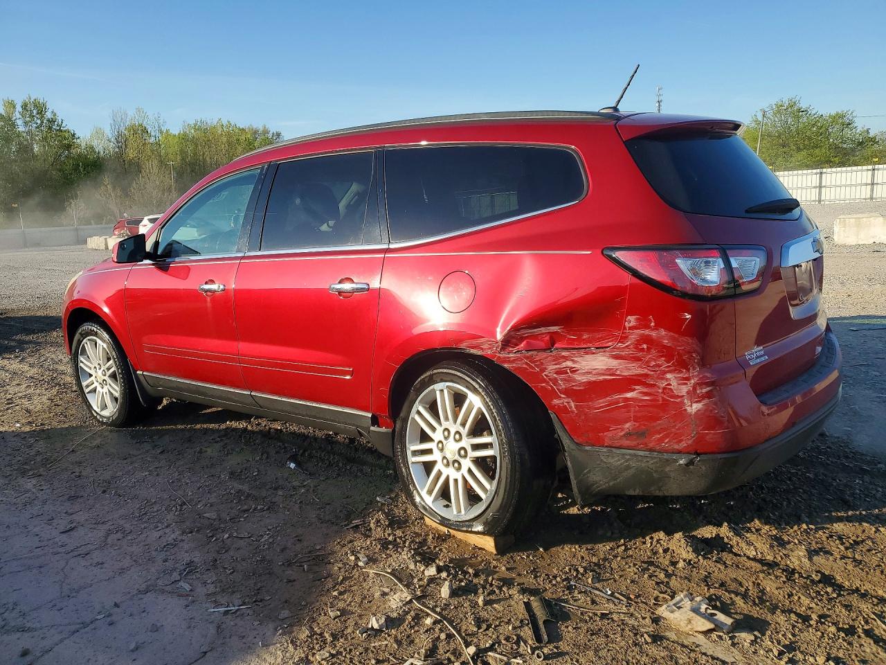 2014 CHEVROLET TRAVERSE LT photo 2