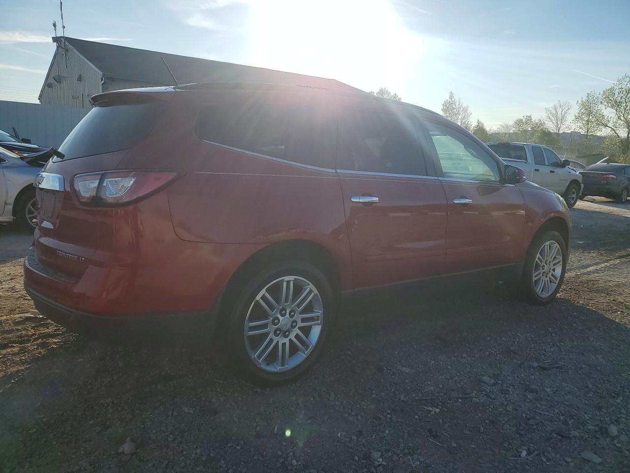 2014 CHEVROLET TRAVERSE LT photo 3