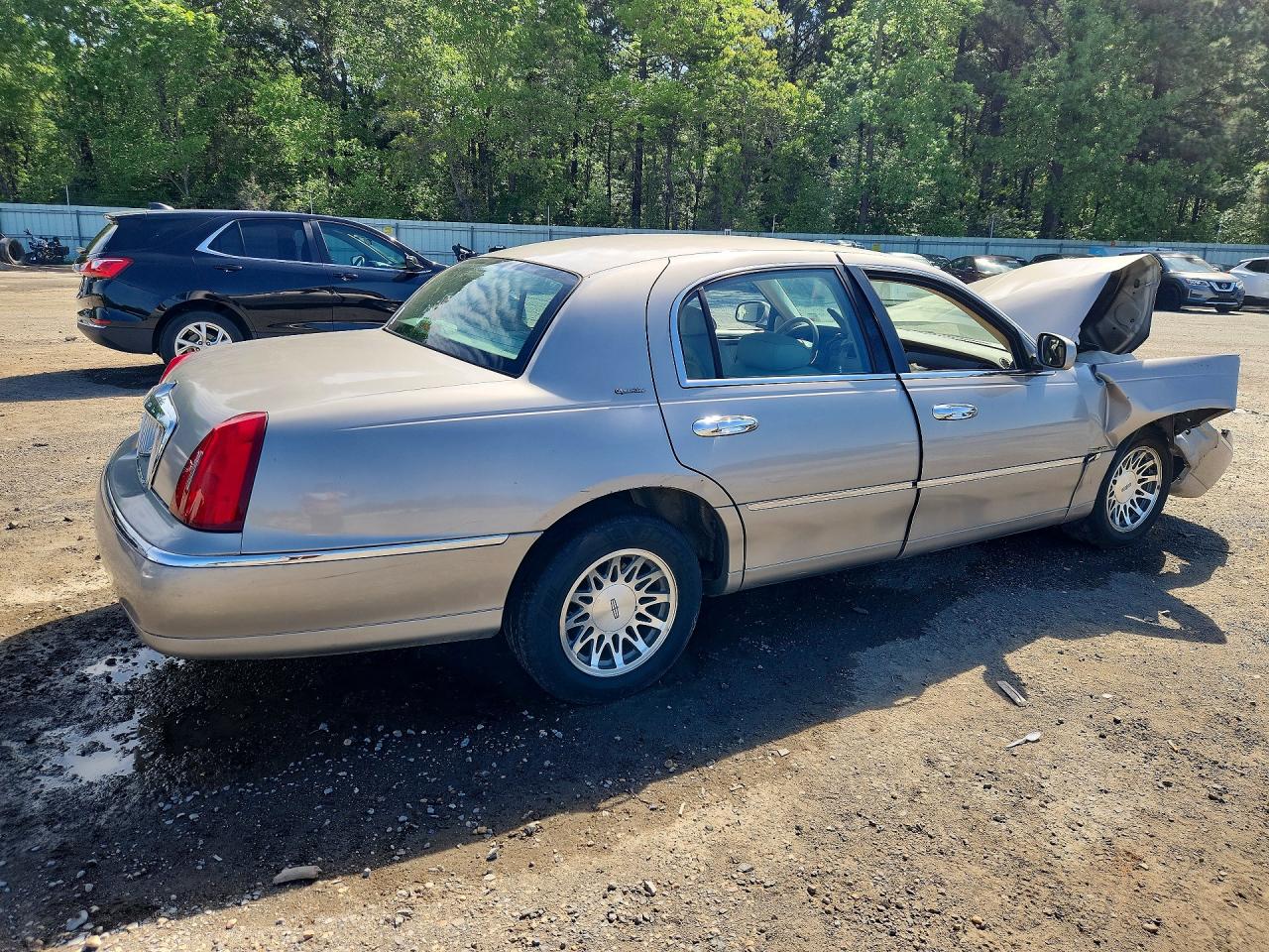 2000 LINCOLN TOWN CAR SIGNATURE photo 3
