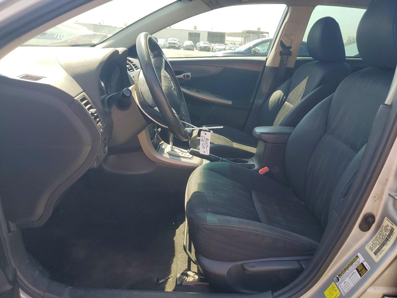 2013 TOYOTA COROLLA S photo 19
