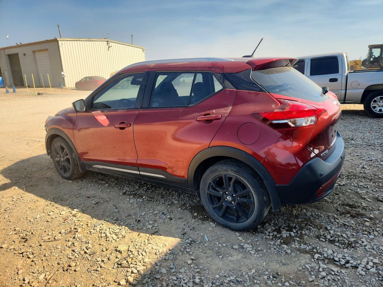 2020 NISSAN KICKS SR photo 3