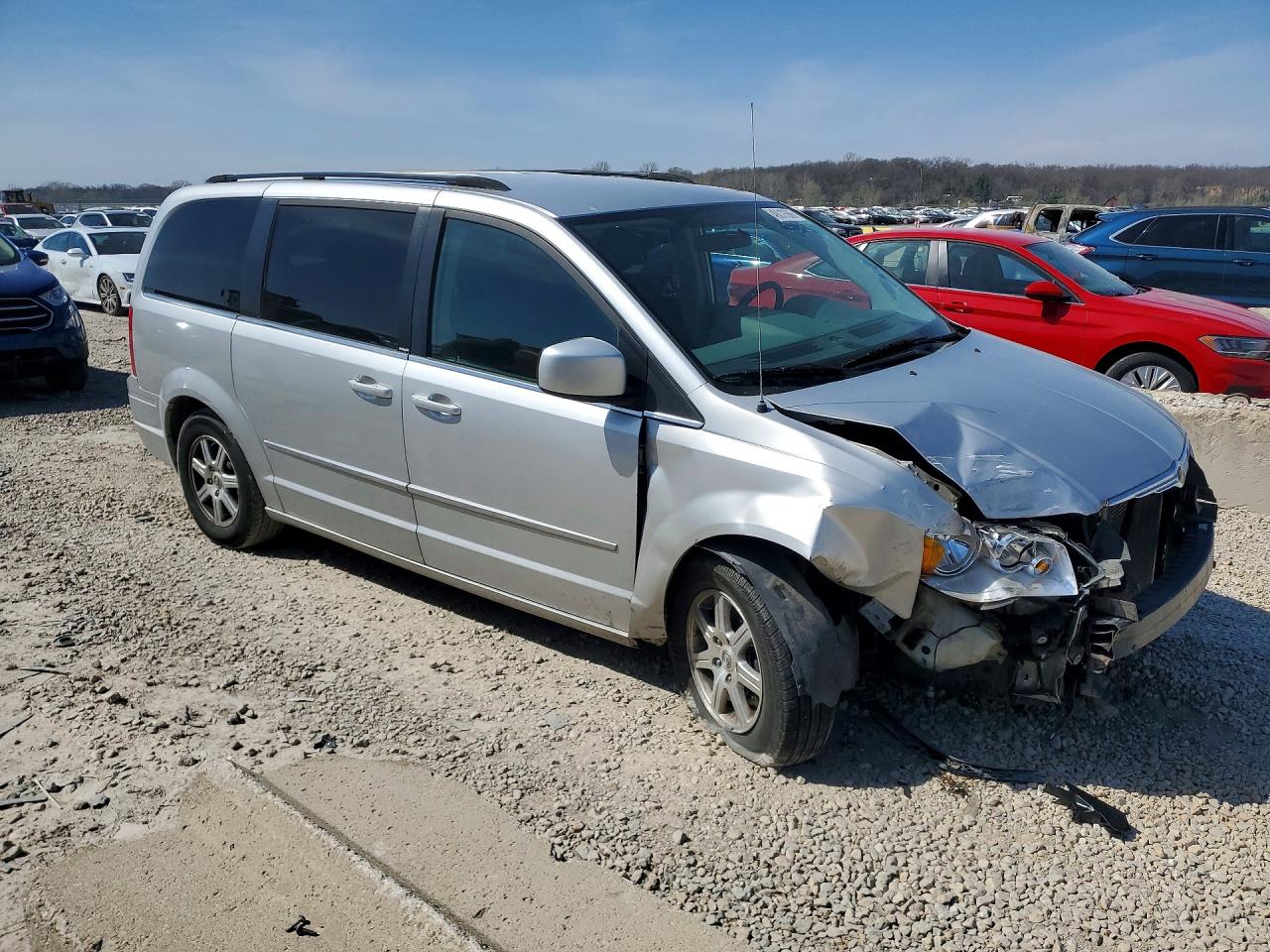 2010 CHRYSLER TOWN & COUNTRY TOURING photo 7