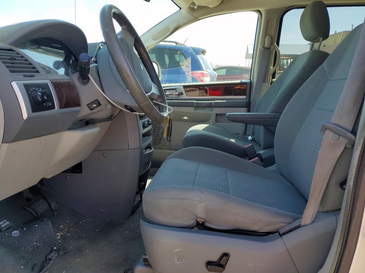 2010 CHRYSLER TOWN & COUNTRY TOURING photo 13