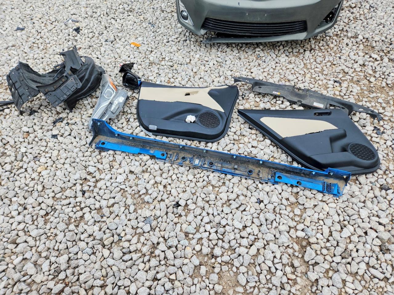 2019 TOYOTA PRIUS XLE AWD-E photo 25