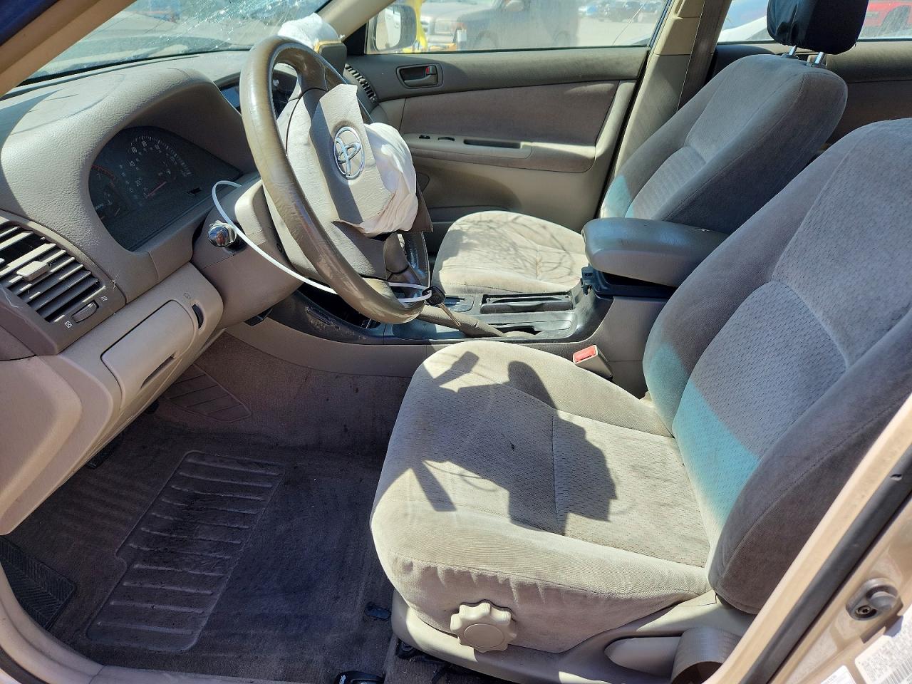 2002 TOYOTA CAMRY LE photo 19