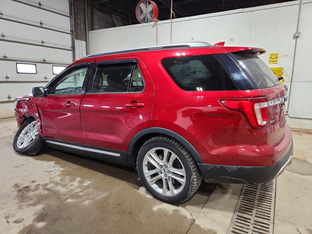2017 FORD EXPLORER XLT photo 4