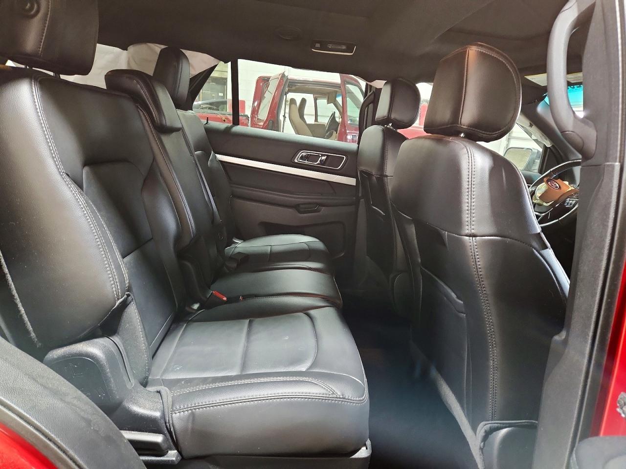 2017 FORD EXPLORER XLT photo 28