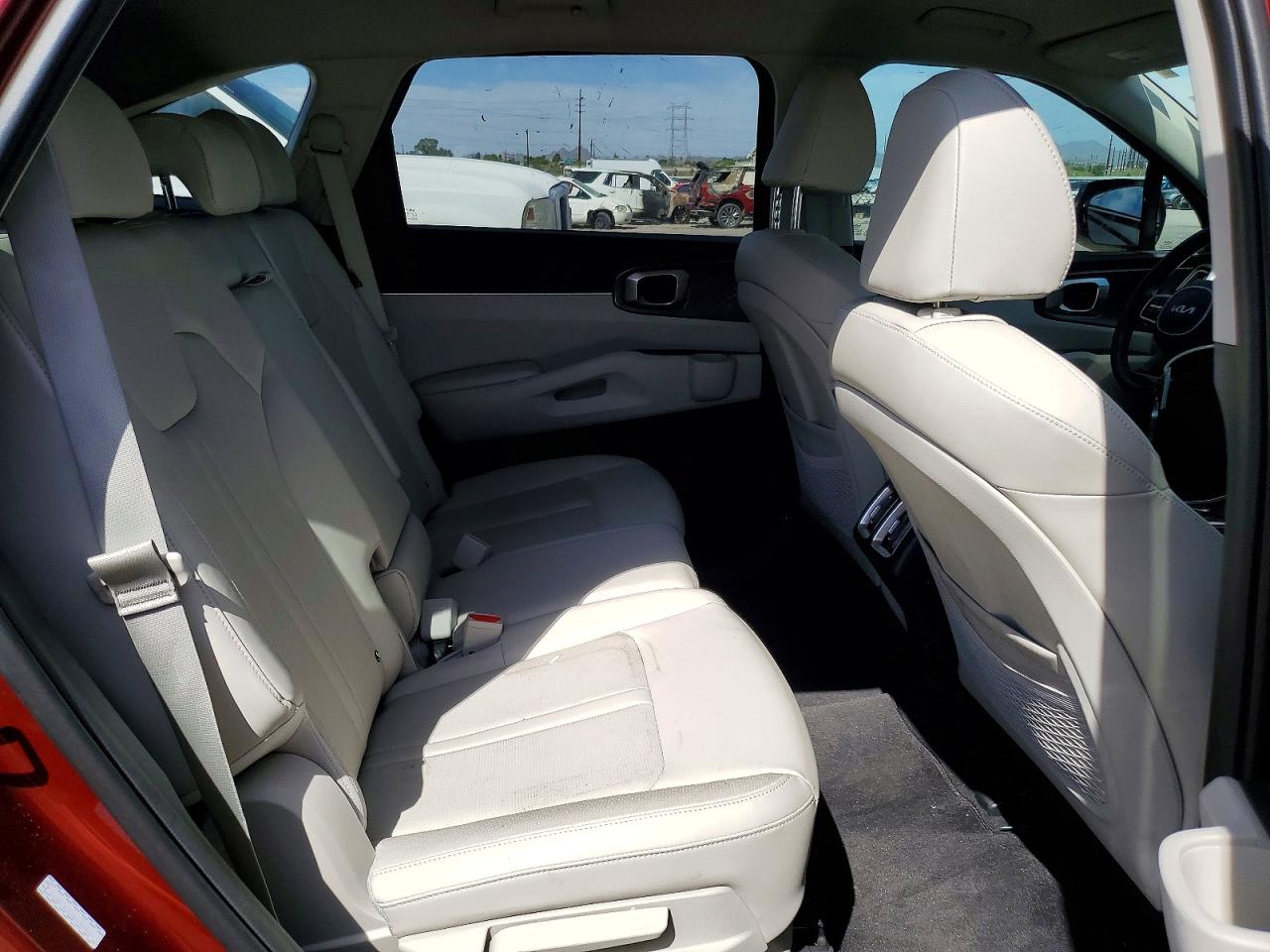 2024 KIA SORENTO S photo 28