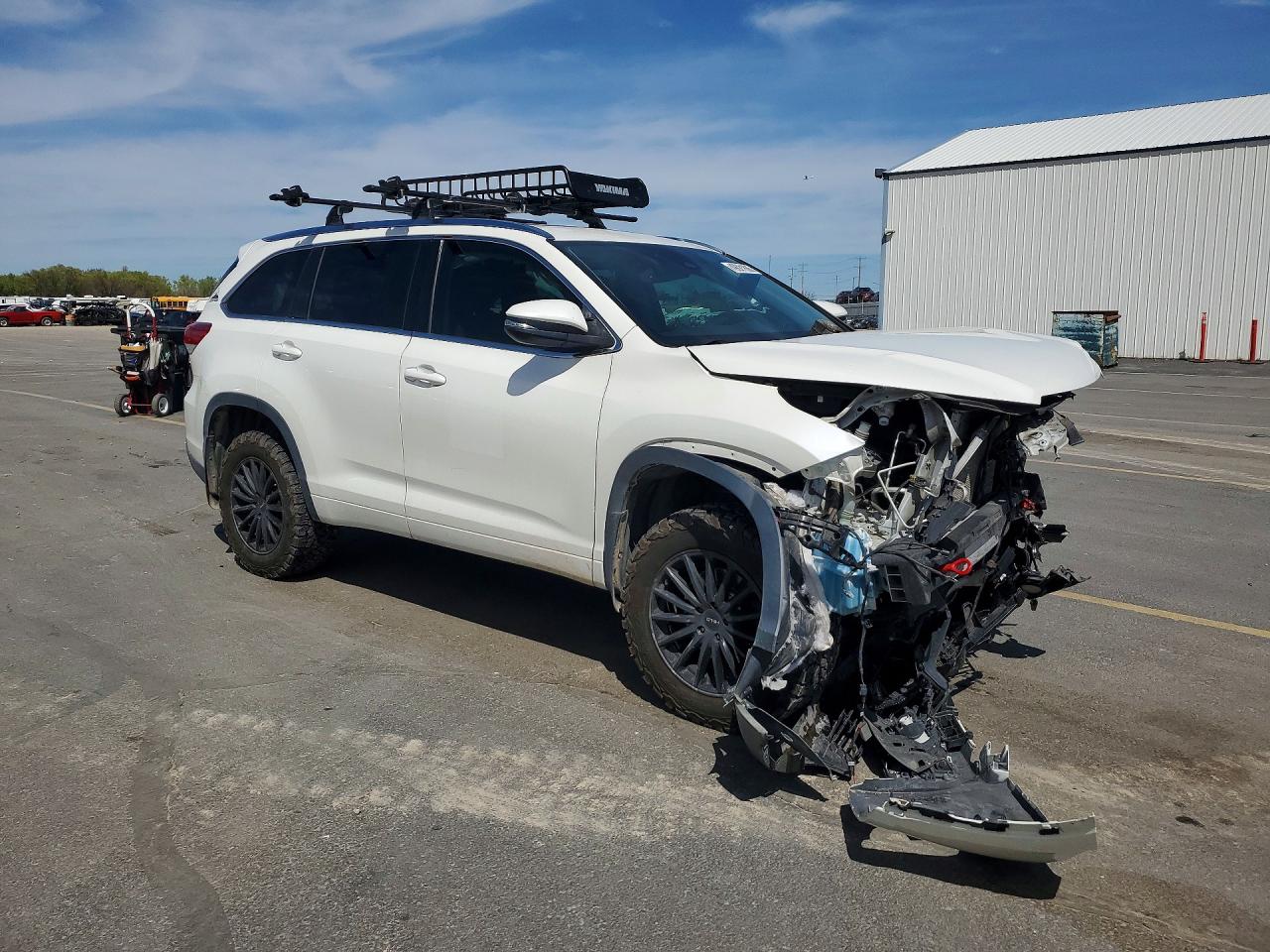 2018 TOYOTA HIGHLANDER XLE photo 7
