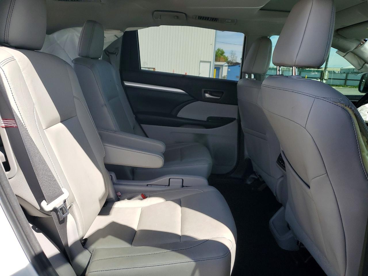 2018 TOYOTA HIGHLANDER XLE photo 21