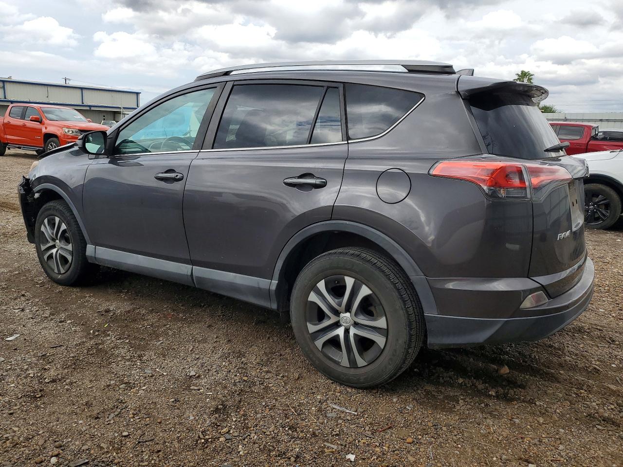 2017 TOYOTA RAV4 LE photo 4