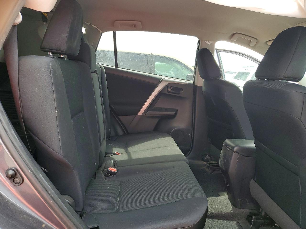 2017 TOYOTA RAV4 LE photo 28