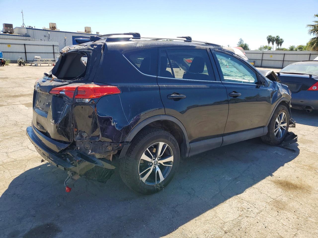 2017 TOYOTA RAV4 XLE photo 3