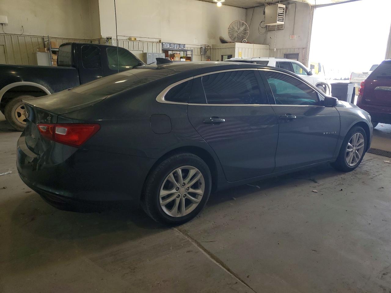 2017 CHEVROLET MALIBU LT photo 5