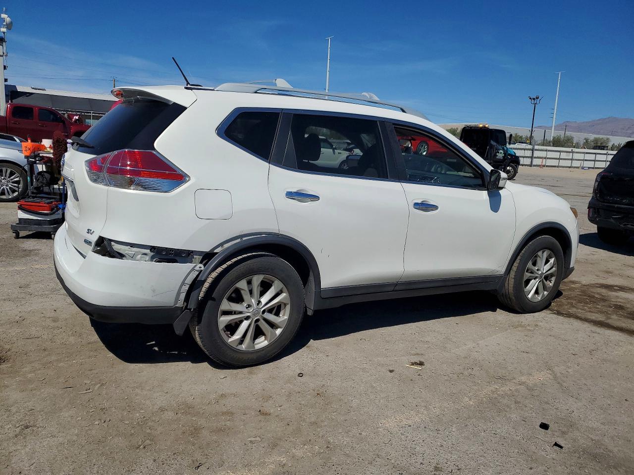 2014 NISSAN ROGUE SV photo 5