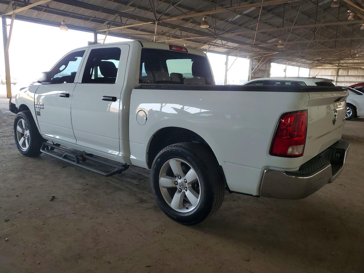 2023 RAM 1500 CLASSIC TRADESMAN photo 3