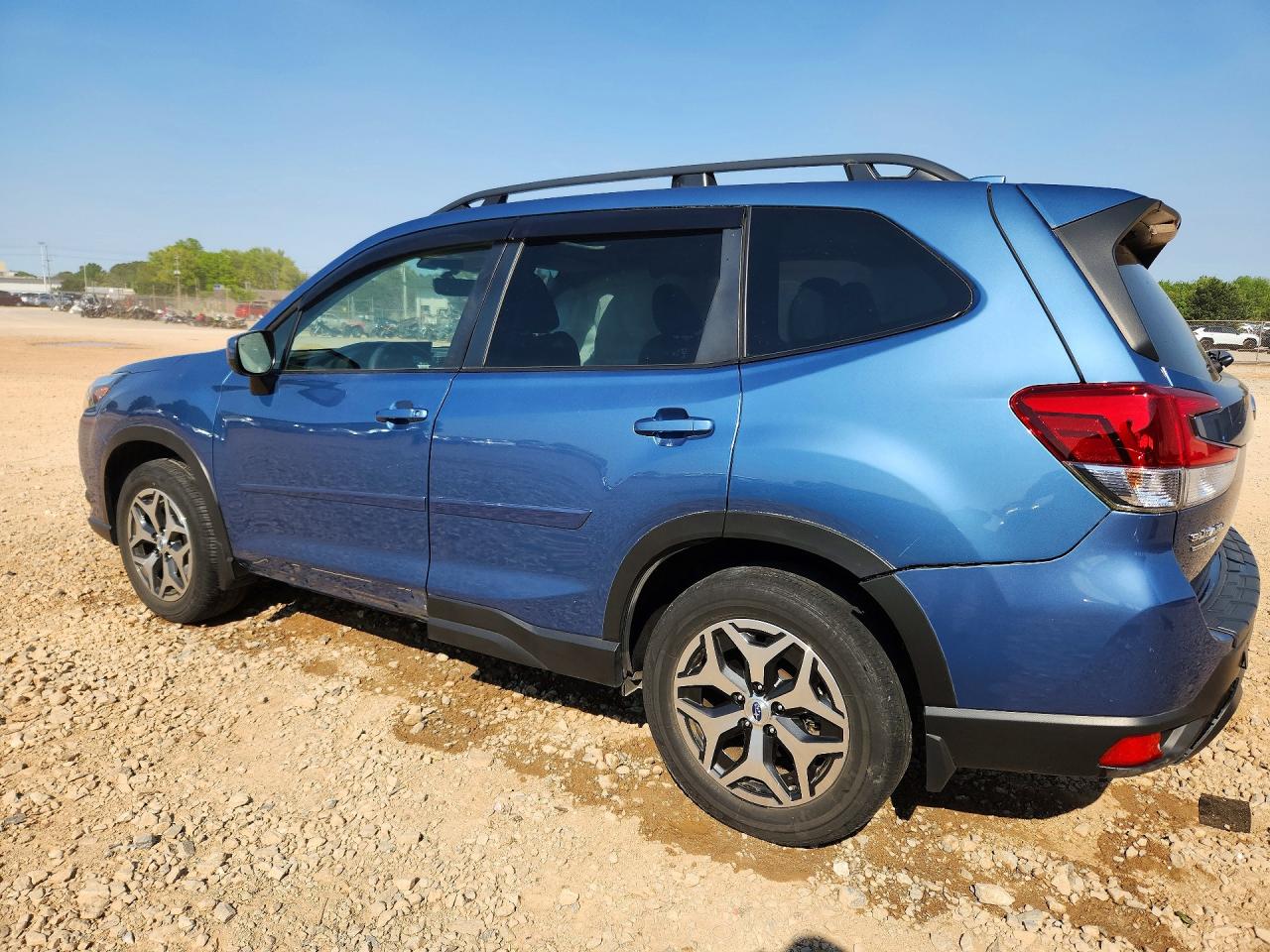 2022 SUBARU FORESTER PREMIUM photo 4