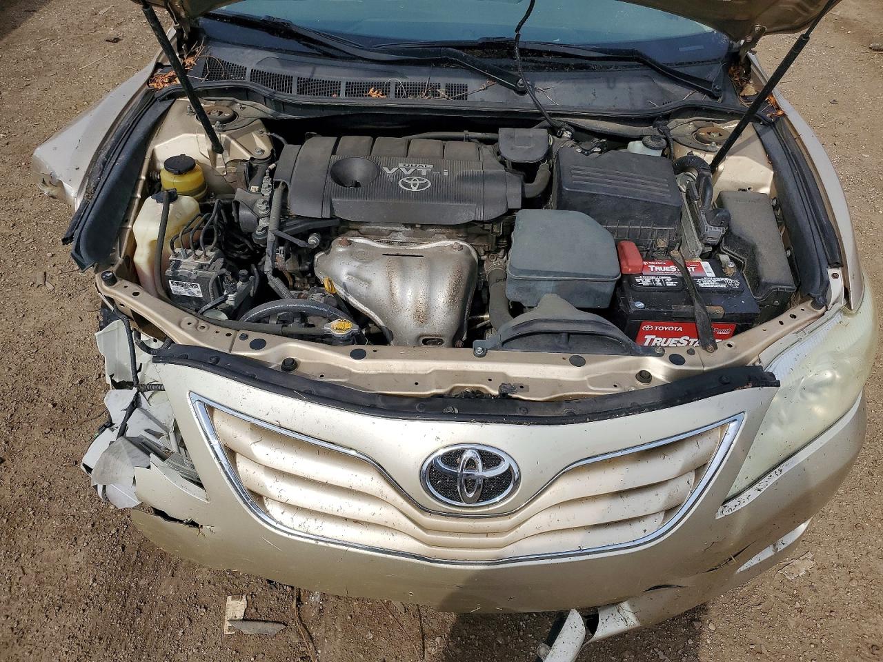 2010 TOYOTA CAMRY LE photo 21