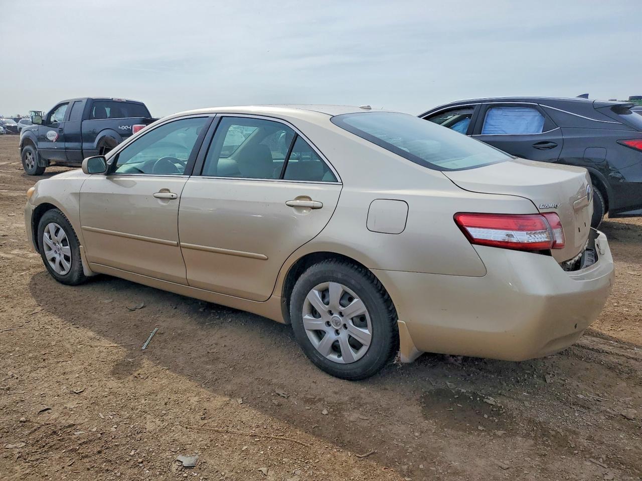 2010 TOYOTA CAMRY LE photo 3