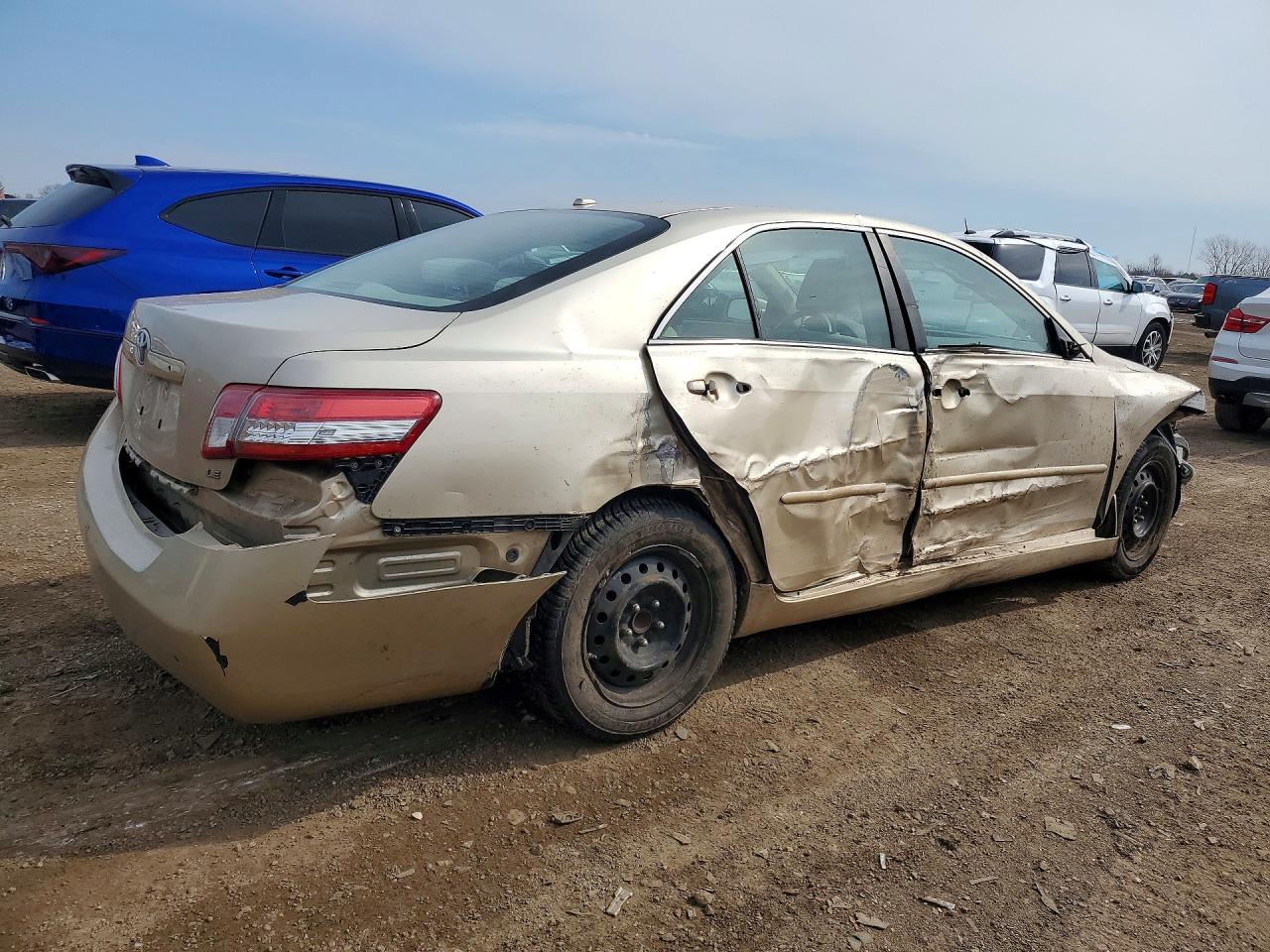 2010 TOYOTA CAMRY LE photo 5