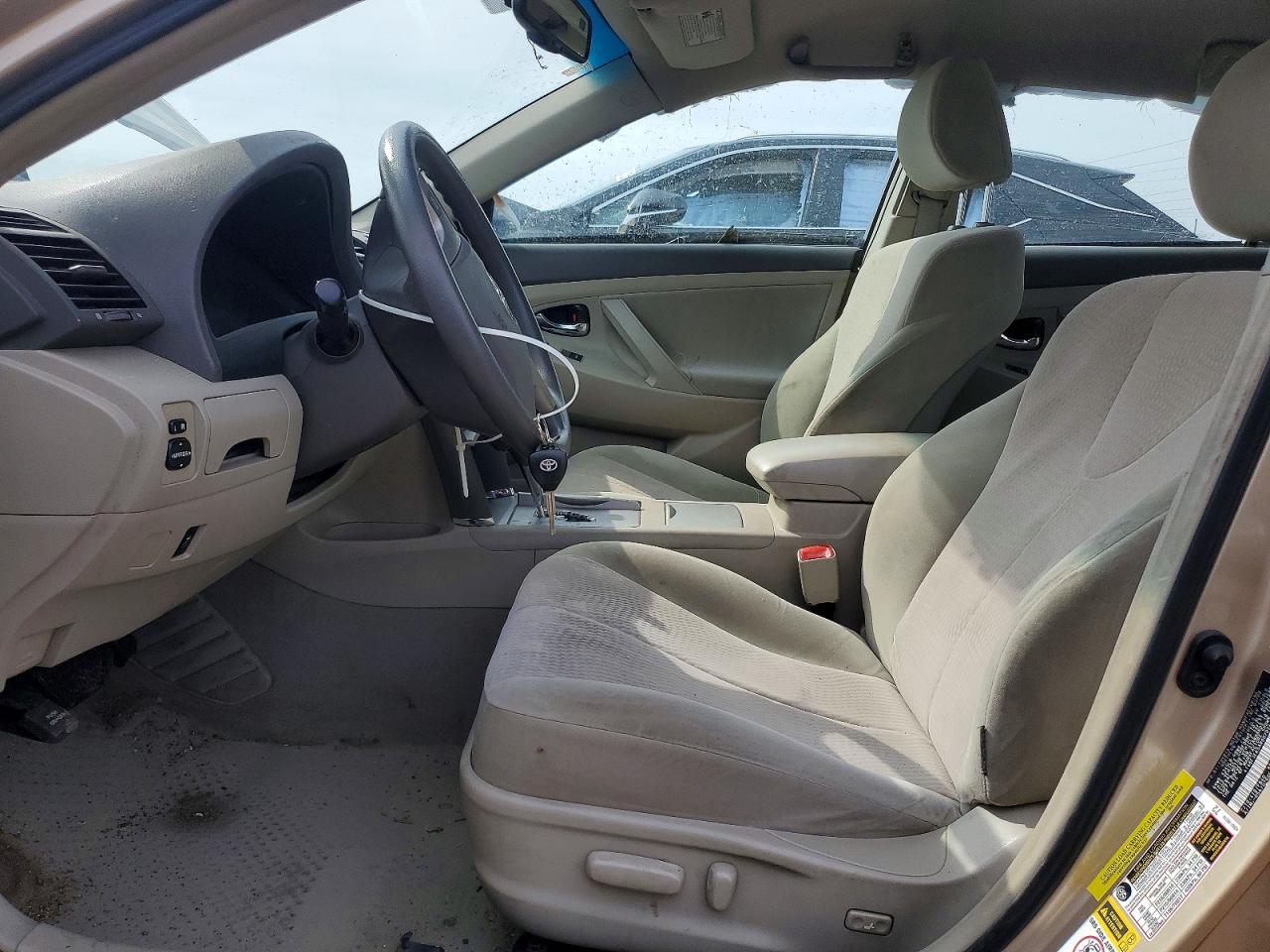 2010 TOYOTA CAMRY LE photo 13