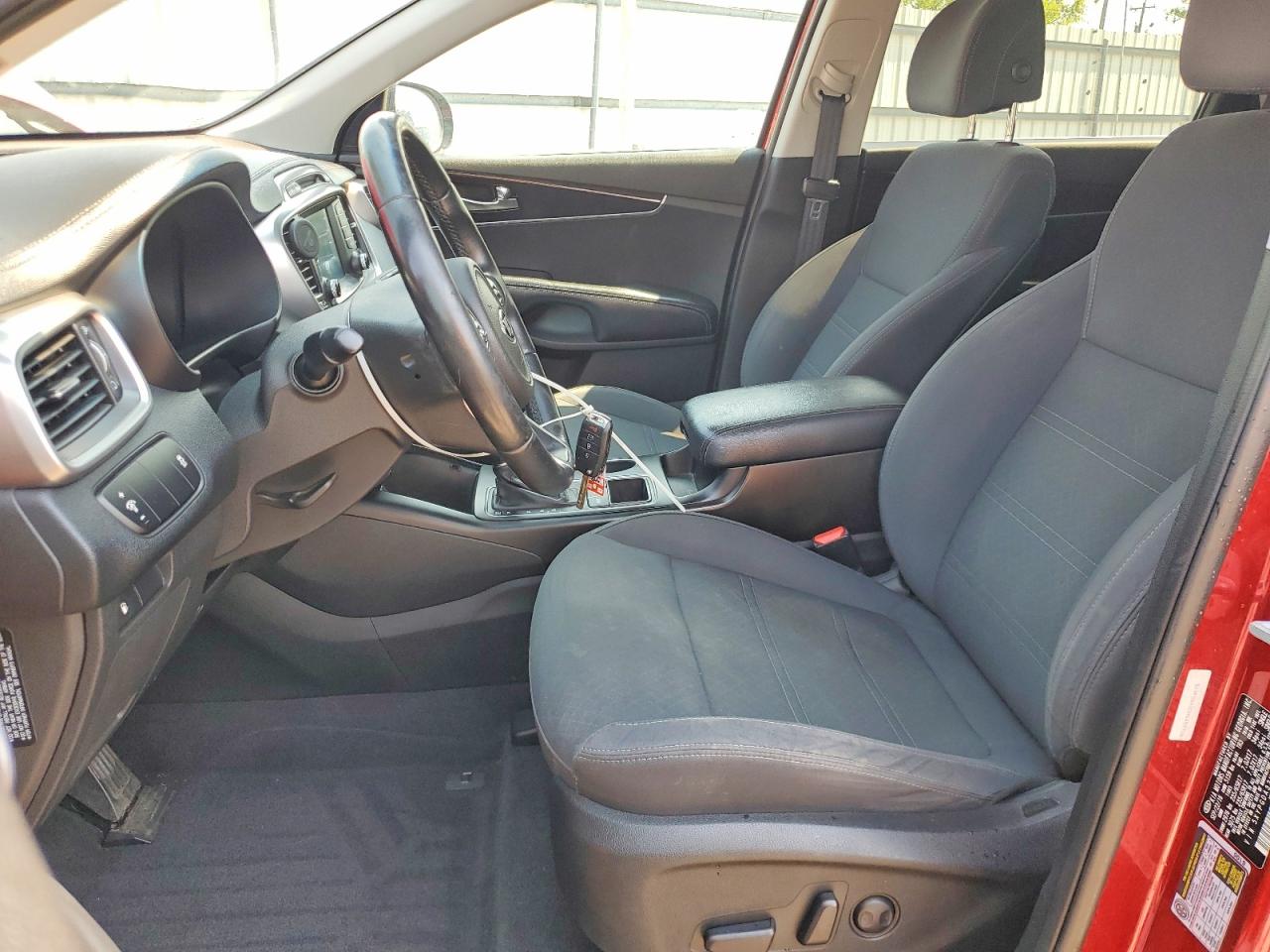 2017 KIA SORENTO LX photo 13
