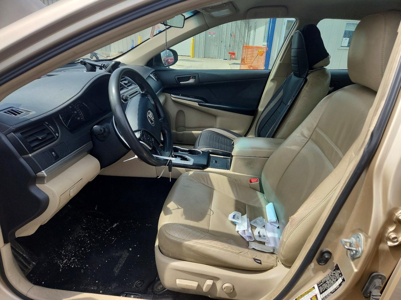 2012 TOYOTA CAMRY LE photo 19