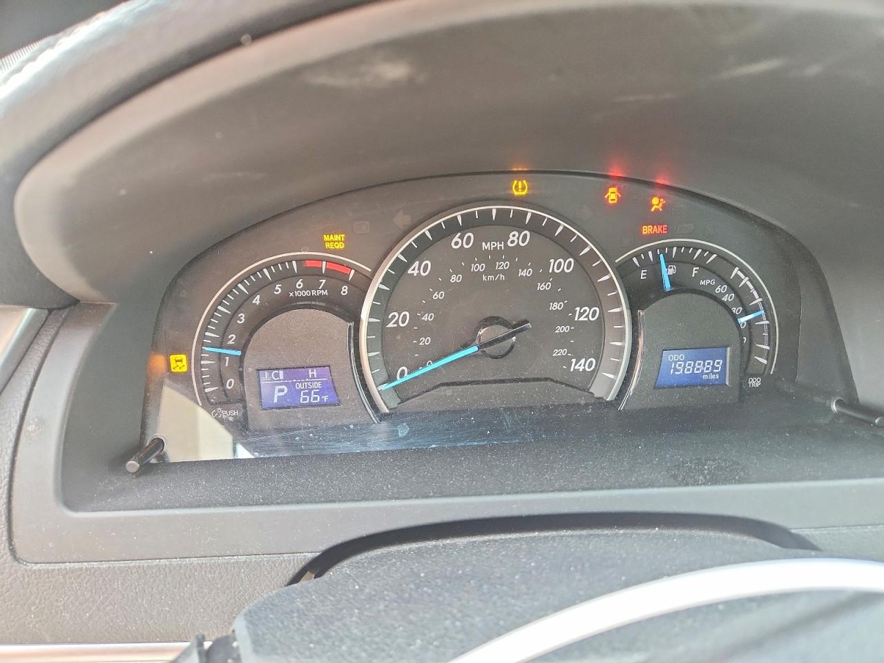 2012 TOYOTA CAMRY LE photo 25