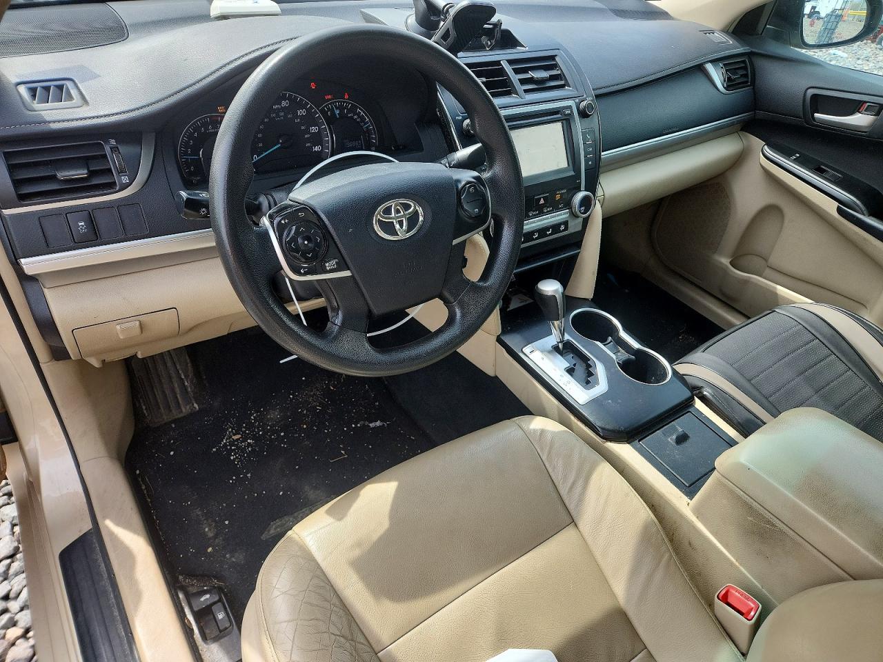 2012 TOYOTA CAMRY LE photo 22