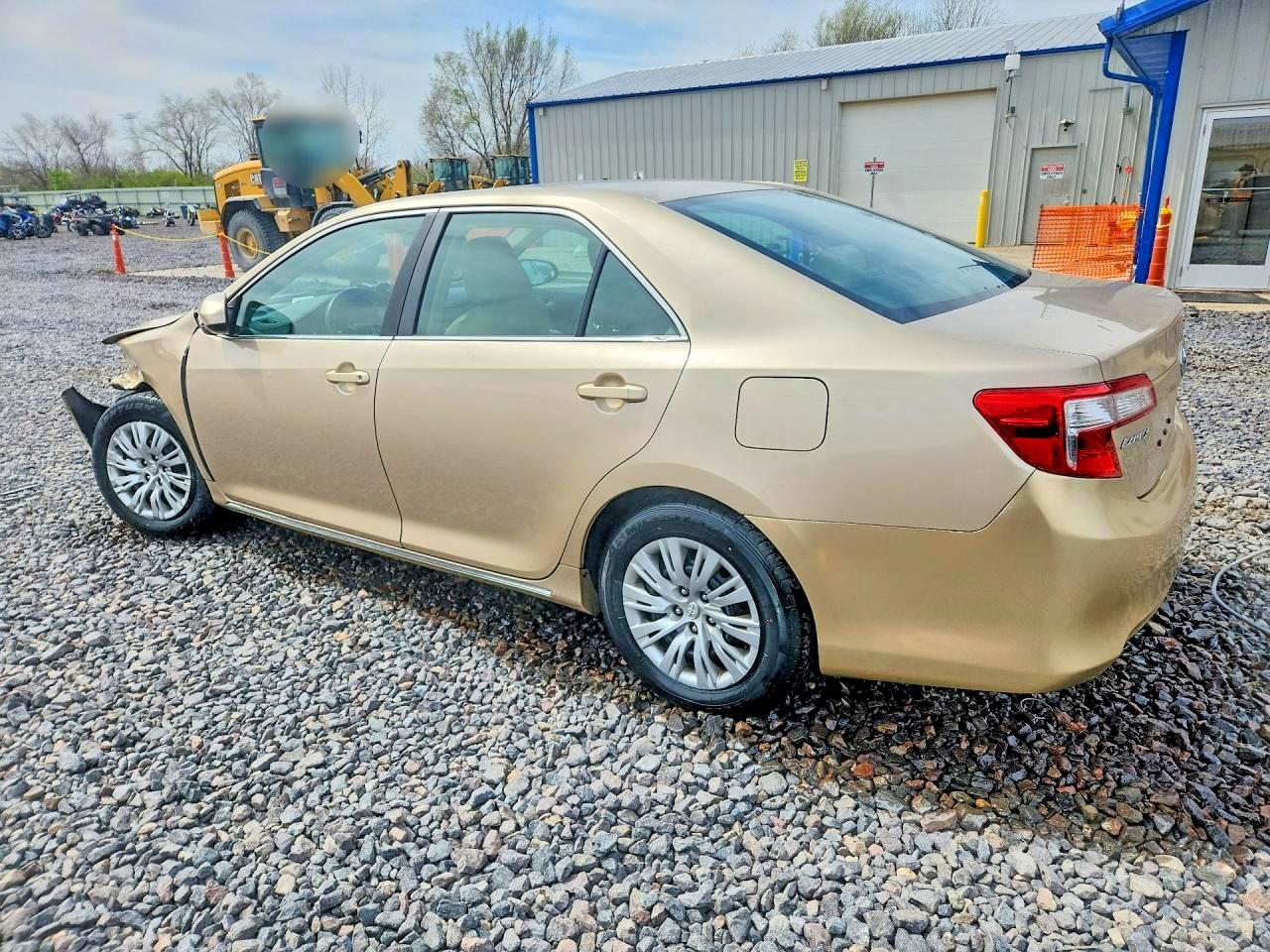 2012 TOYOTA CAMRY LE photo 4