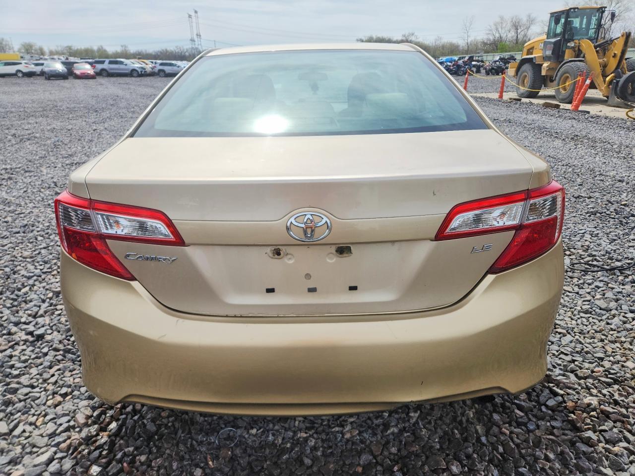 2012 TOYOTA CAMRY LE photo 16